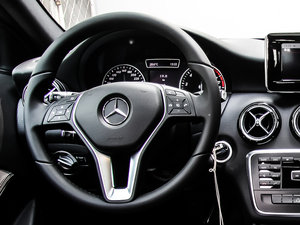 2013款A 180 方向盘