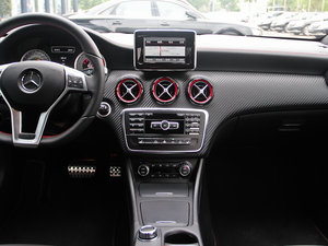 2013款A 260 运动型 中控台