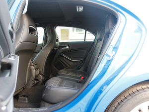 2013款A 200 后排空间