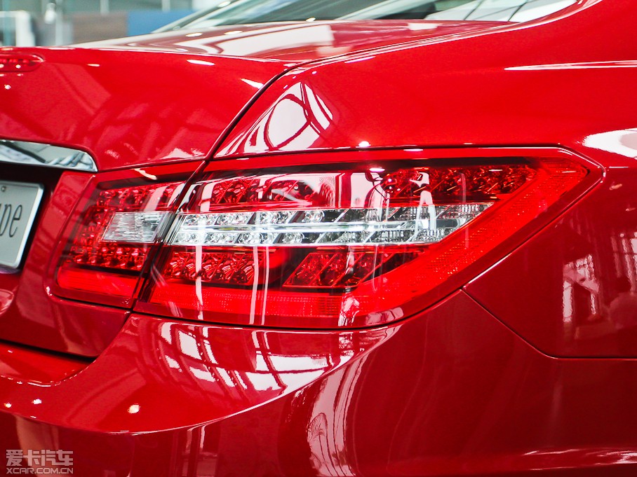 2012��YE���p�T E 200 CGI Coupe