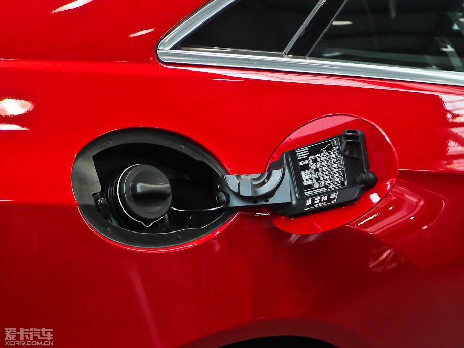 2012��YE���p�T E 200 CGI Coupe