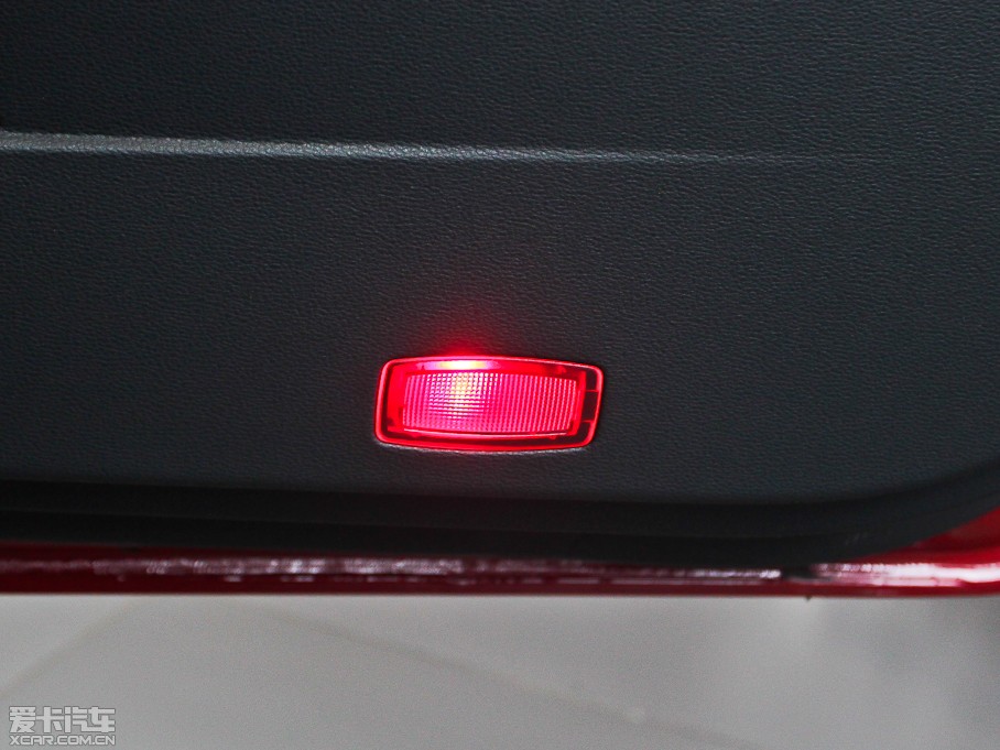 2012��YE���p�T E 200 CGI Coupe