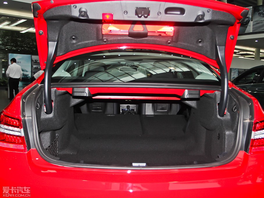 2012��YE���p�T E 200 CGI Coupe