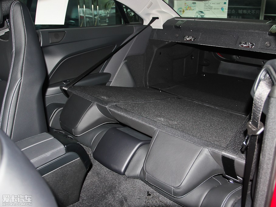 2012��YE���p�T E 200 CGI Coupe