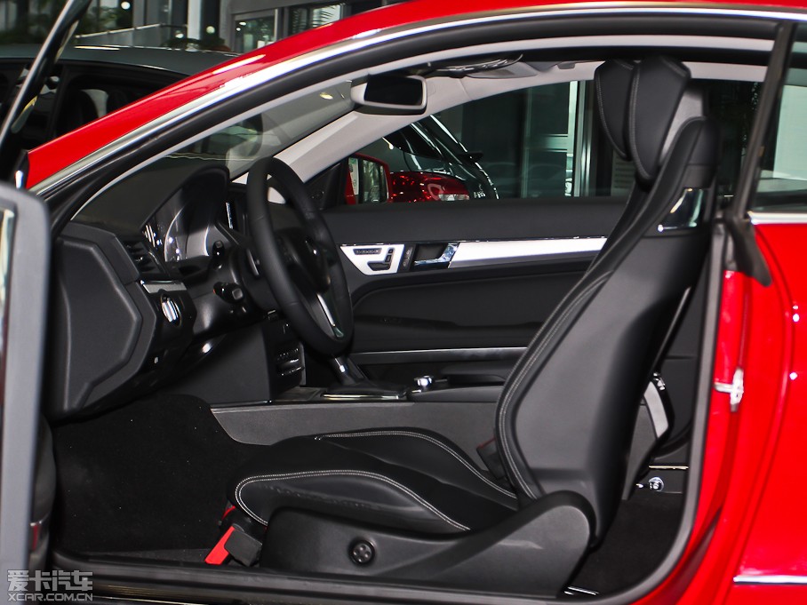 2012��YE���p�T E 200 CGI Coupe