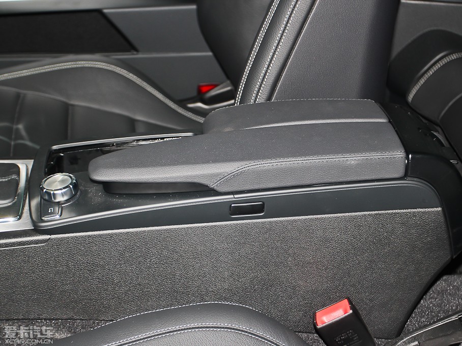 2012��YE���p�T E 200 CGI Coupe