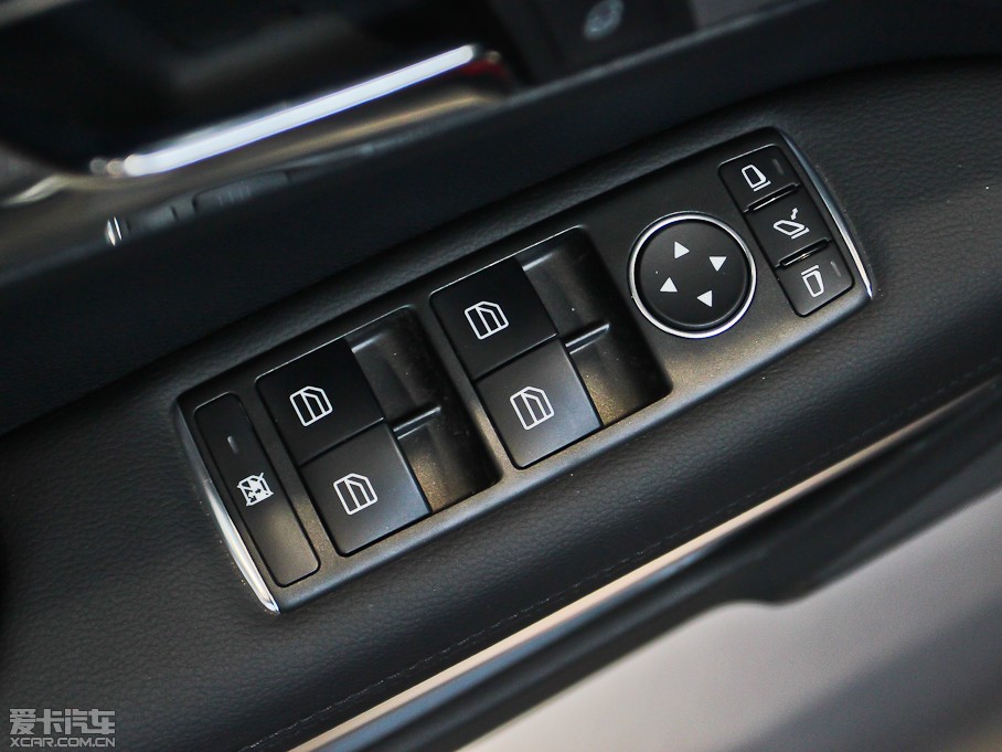 2012��YE���p�T E 200 CGI Coupe