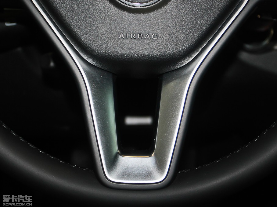 2012��YE���p�T E 200 CGI Coupe