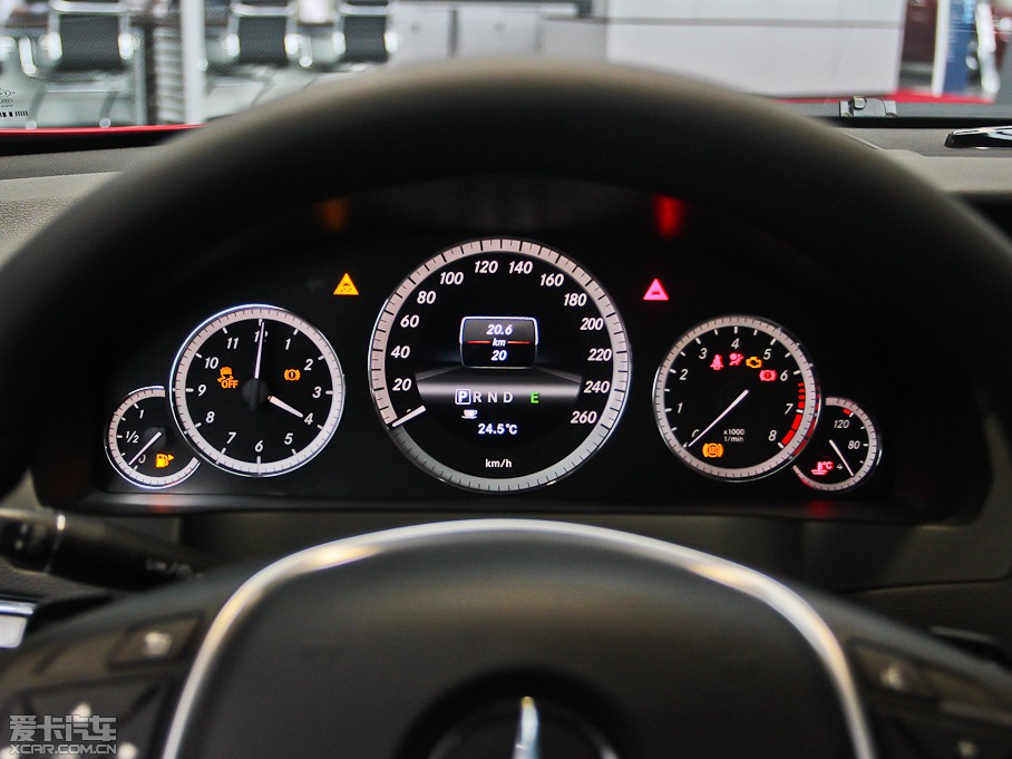 2012��YE���p�T E 200 CGI Coupe