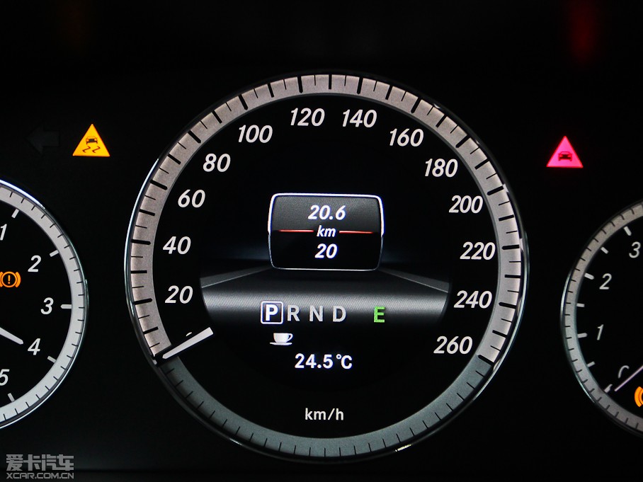 2012��YE���p�T E 200 CGI Coupe