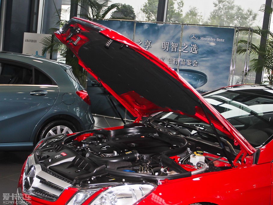 2012��YE���p�T E 200 CGI Coupe