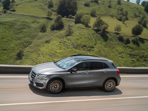 2013GLA 250 w^