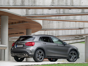 2013GLA 250 w^