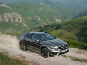 2013GLA 250 w^