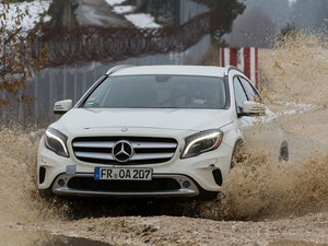 2013GLA 250 w^