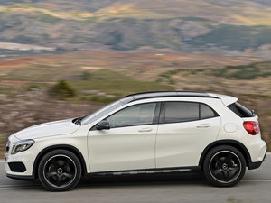 2013GLA 250 w^