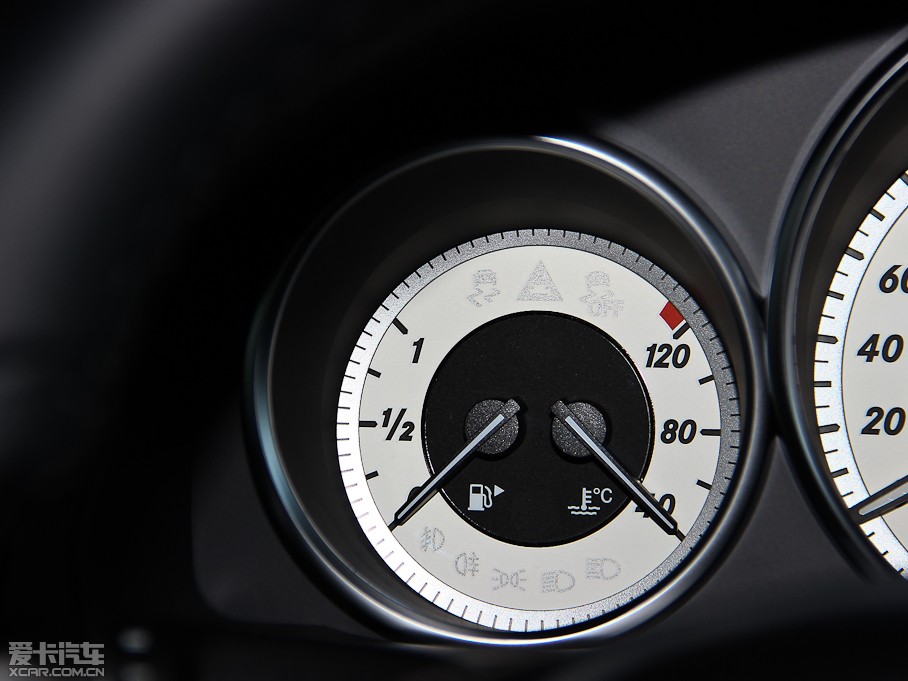 2014��YE���p�T E 200 Coupe