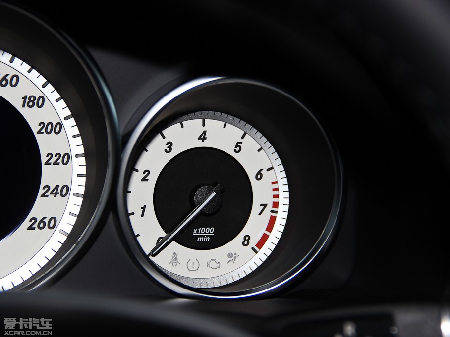 2014��YE���p�T E 200 Coupe