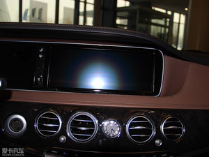 2014款S 400L 4MATIC 中控台显示屏