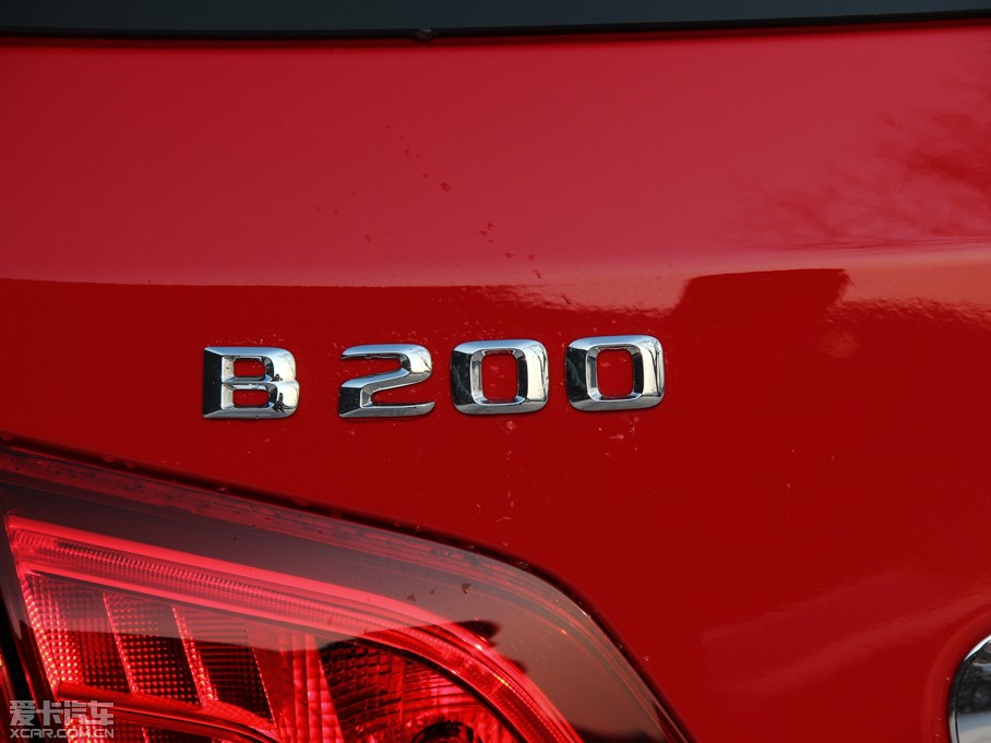 2015YB B 200 Ӹ