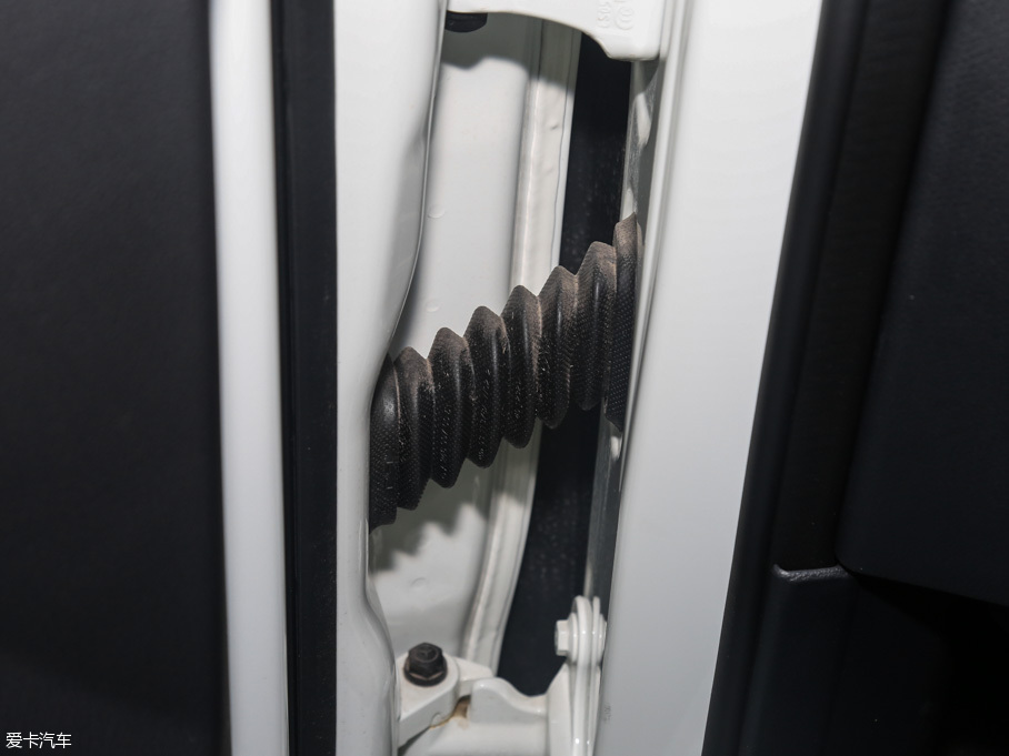 2015YB(j) B 200 A