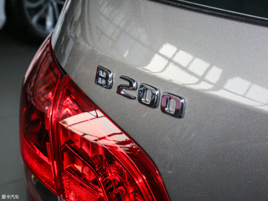 2015YB(j) B 200 (dng)