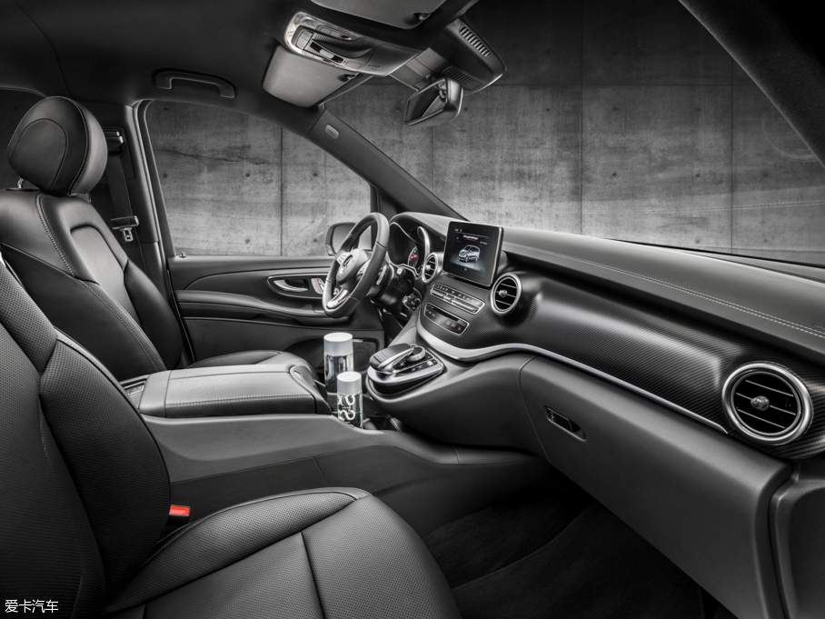 2016��YV��(����) AMG Line