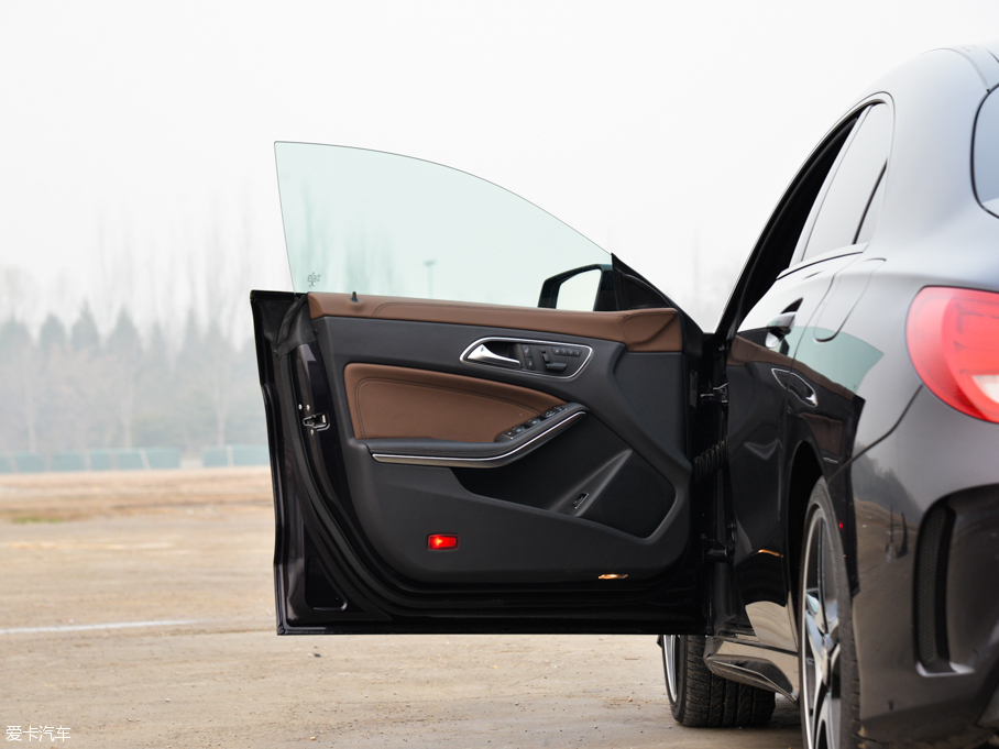 2014YCLA CLA 260 4MATIC