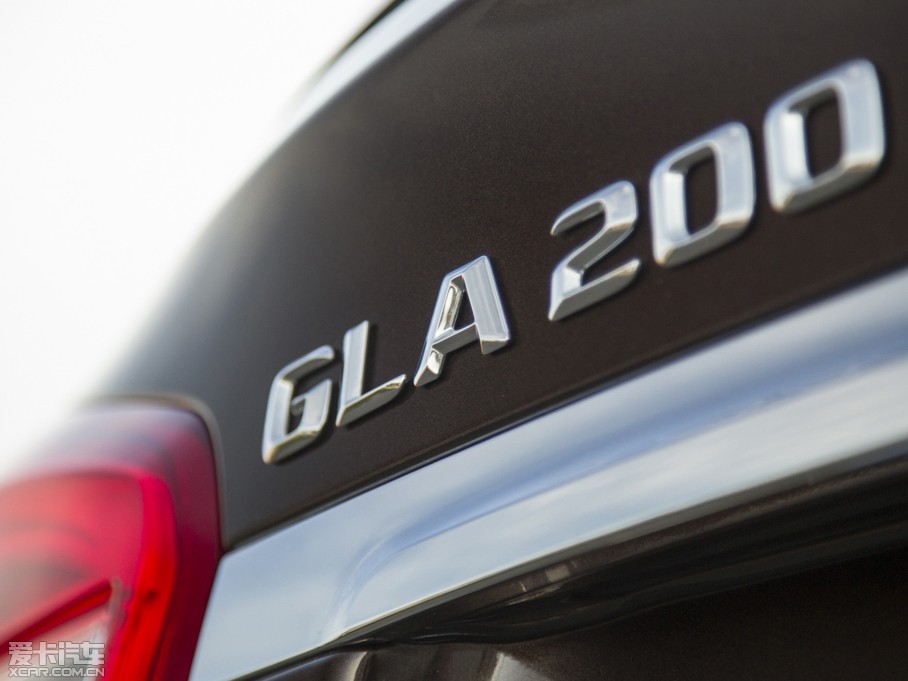 2015YGLA(M) UK-Version 200