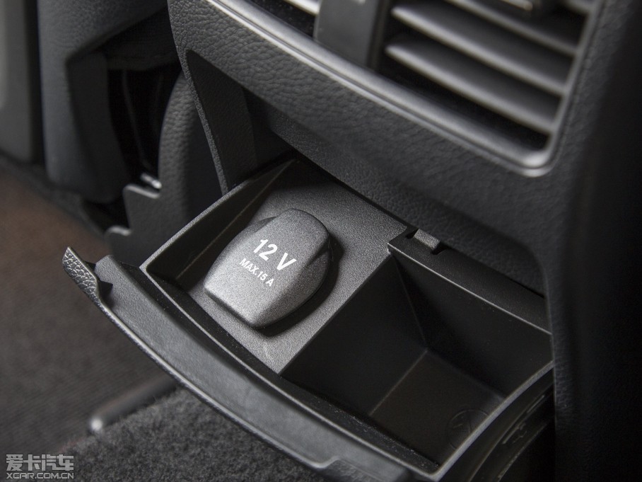 2015YGLA(M) UK-Version 200