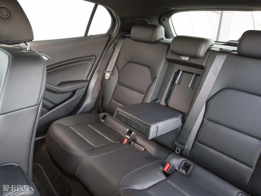 2015YGLA(M) UK-Version 200