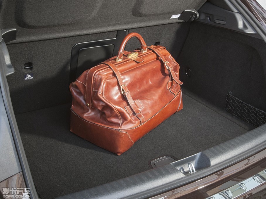 2015YGLA(M) UK-Version 200