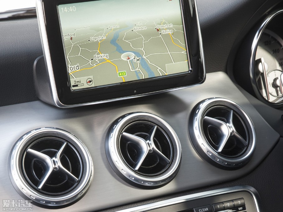 2015YGLA(M) UK-Version 200