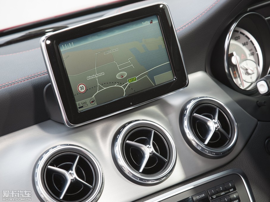 2015YGLA(M) UK-Version 250