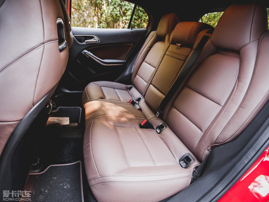 2015YGLA(M) UK-Version 250