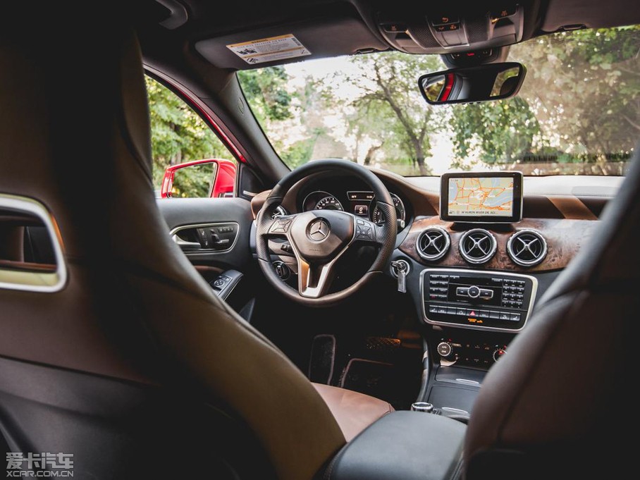 2015YGLA(M) UK-Version 250