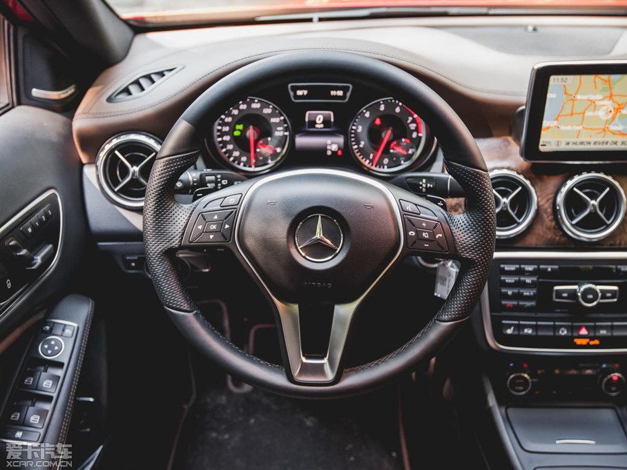 2015YGLA(M) UK-Version 250