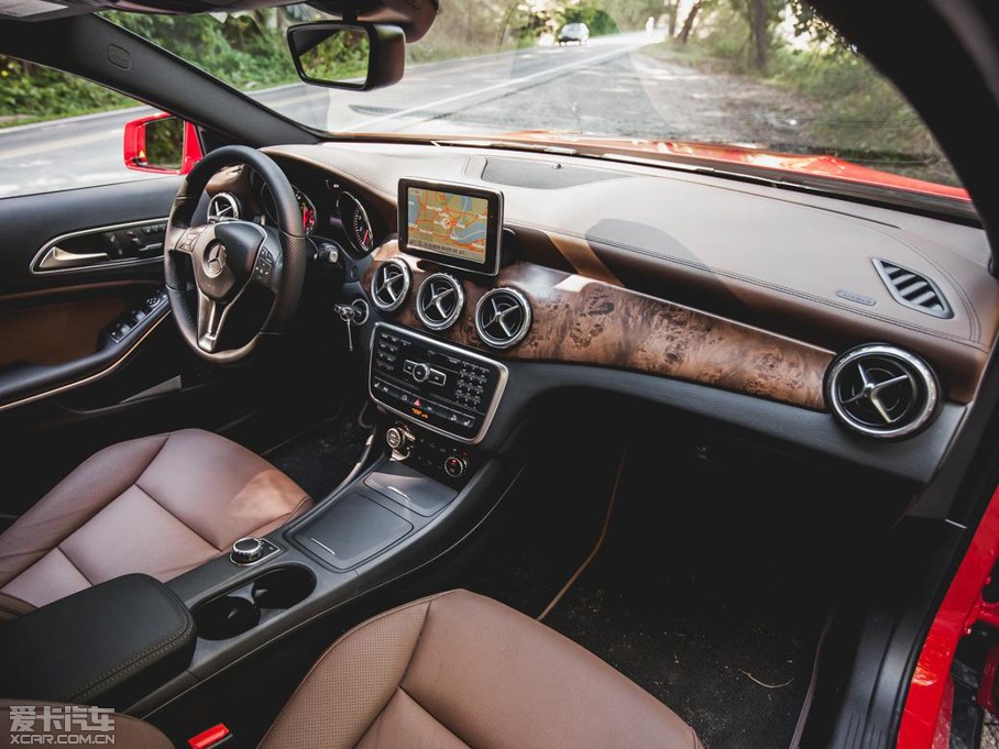 2015YGLA(M) UK-Version 250