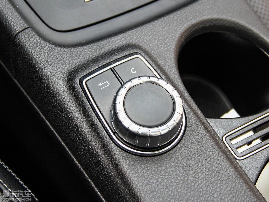 2015YGLA(M) GLA 260 4MATIC