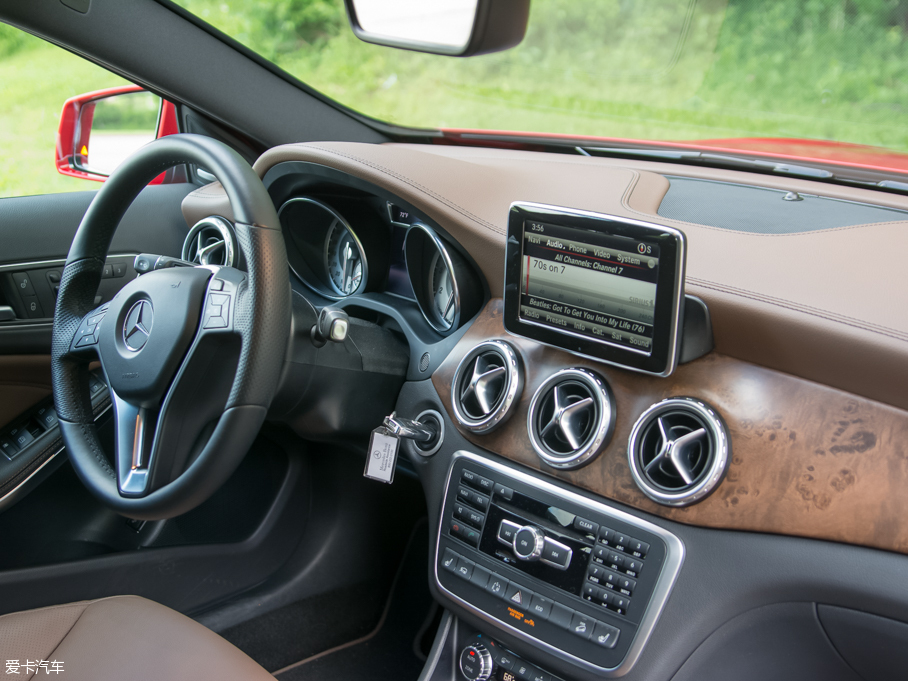 2015YGLA(M) UK-Version 250