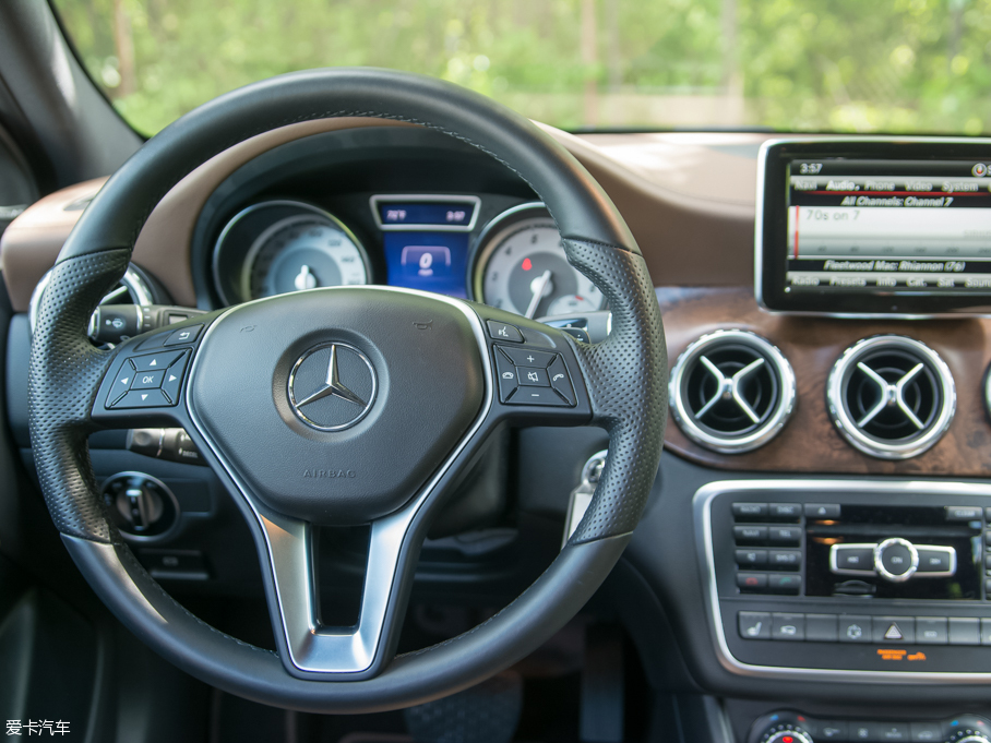 2015YGLA(M) UK-Version 250