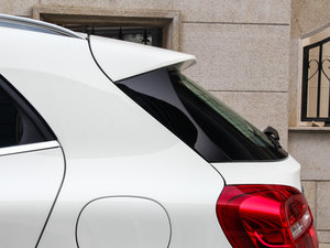 2015GLA 260 4MATIC ^