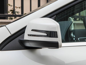 2015GLA 260 4MATIC ^