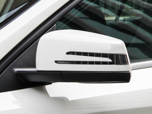 2015GLA 260 4MATIC ^