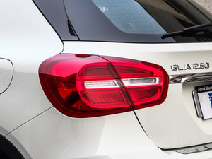 2015GLA 260 4MATIC ^