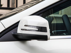 2015GLA 260 4MATIC ^