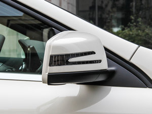 2015GLA 260 4MATIC ^