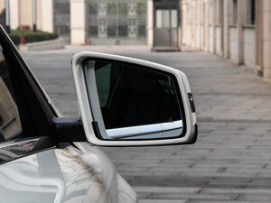 2015GLA 260 4MATIC ^