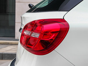 2015GLA 260 4MATIC (x)(ji)^