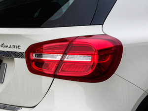 2015GLA 260 4MATIC (x)(ji)^